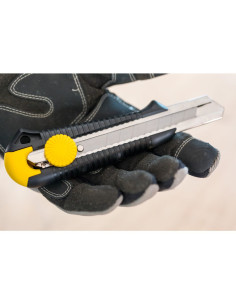 Stanley 0-10-418, Cutter cu blocarea lamei prin roata, DynaGrip, + o lama segmentata 18mm 2