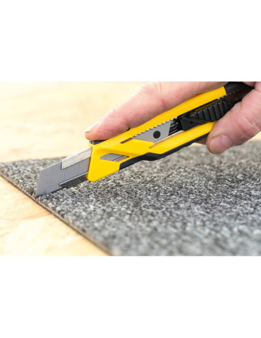 Stanley STHT10266-0, Cutter bimaterial cu blocare prin glisare, 175mm, + 3 lame segmentate 18mm