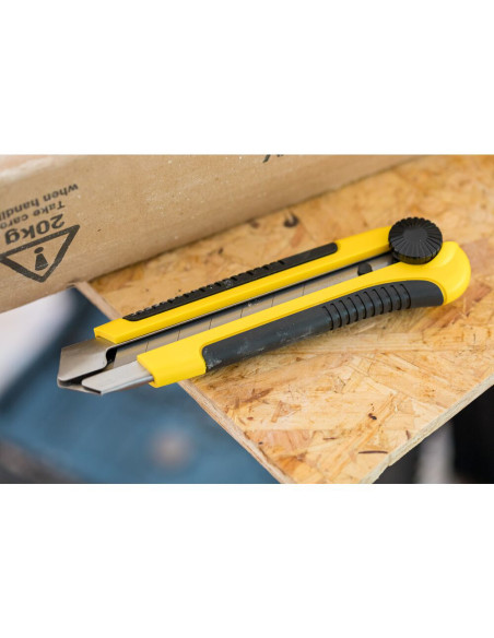 Stanley 0-10-425, Cutter cu blocarea lamei prin roata, DynaGrip, 180mm + o lama segmentata 25mm