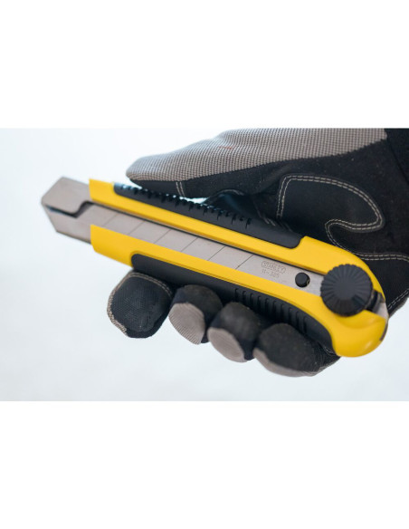 Stanley 0-10-425, Cutter cu blocarea lamei prin roata, DynaGrip, 180mm + o lama segmentata 25mm