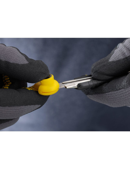 Stanley 1-10-409, Cutter DynaGrip, sistem de blocare a lamei cu rotita, 135mm + o lama segmentata 9mm