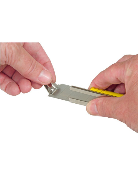 Stanley 8-10-421, Cutter FatMax in carcasa metalica, 160mm + o lama segmentata 9mm
