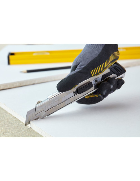 Stanley 0-10-820, Cutter FatMax cu blocare prin glisare, 210mm + 4 lame segmentate 25mm