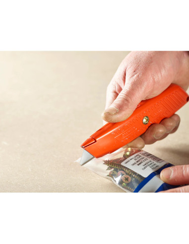 Stanley 1-10-189, Cutter metalic cu lama auto-retractabila, 155mm + o lama trapezoidala 62mm