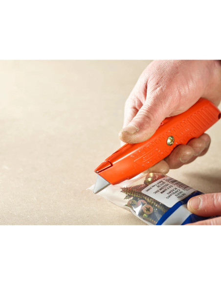 Stanley 1-10-189, Cutter metalic cu lama auto-retractabila, 155mm + o lama trapezoidala 62mm