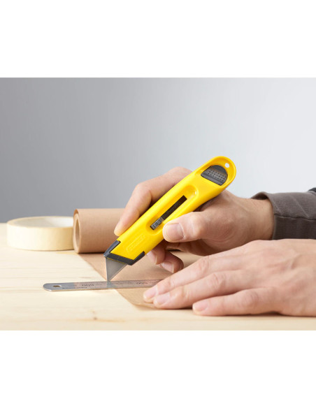 Stanley 0-10-088, Cutter cu lama retractabila, interlock, cu stocare de pana la 10 lame, 150mm + o lama trapezoidala 19x62mm