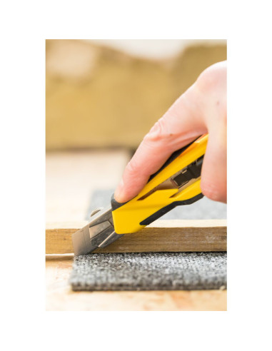 Stanley STHT10270-0, Cutter Air cu blocare automata + 3 lame segmentate 18mm