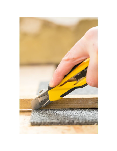Stanley STHT10270-0, Cutter Air cu blocare automata + 3 lame segmentate 18mm