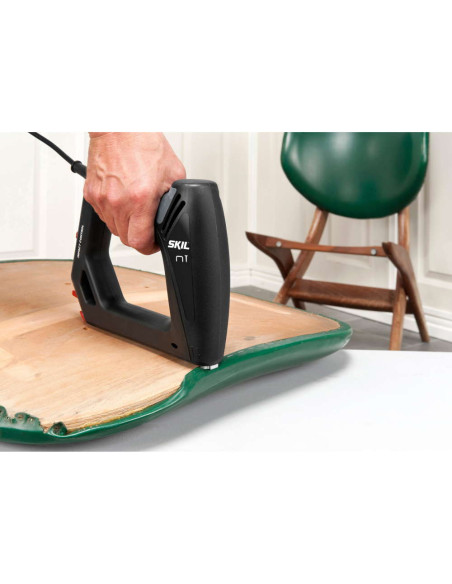 SKIL 8200 AC, Capsator/ciocan electric F0158200AC, functional cu capse No.53, 8-16mm si cuie No.40, 47 si 38, 15-16mm, + geanta 