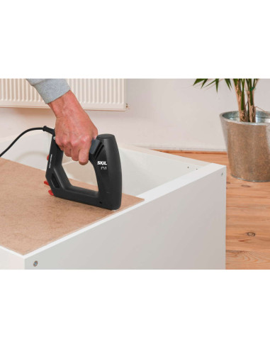 SKIL 8200 AC, Capsator/ciocan electric F0158200AC, functional cu capse No.53, 8-16mm si cuie No.40, 47 si 38, 15-16mm, + geanta 