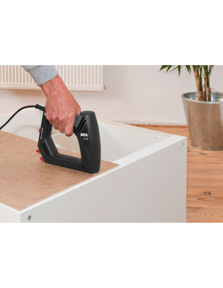 SKIL 8200 AC, Capsator/ciocan electric F0158200AC, functional cu capse No.53, 8-16mm si cuie No.40, 47 si 38, 15-16mm, + geanta 