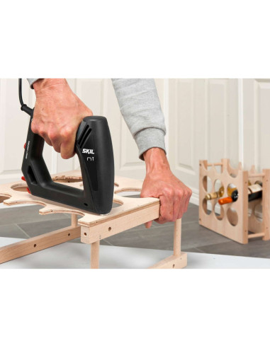 SKIL 8200 AC, Capsator/ciocan electric F0158200AC, functional cu capse No.53, 8-16mm si cuie No.40, 47 si 38, 15-16mm, + geanta 