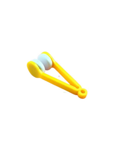 Instrument cu 2 capete din microfibra pentru curatarea si intretinerea lentilelor de ochelari, 7×2 cm, Galben