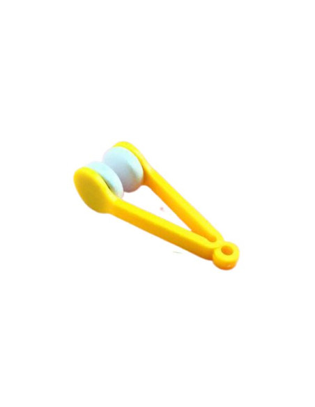 Instrument cu 2 capete din microfibra pentru curatarea si intretinerea lentilelor de ochelari, 7×2 cm, Galben